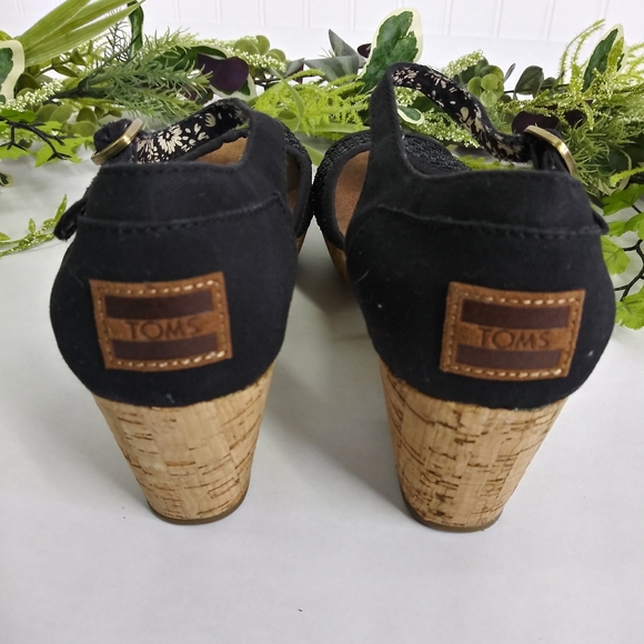 Toms Women's Crochet Overlay Cork Wedge Sandals Ankle Strap Size W 7.5 - Picture 7 of 9